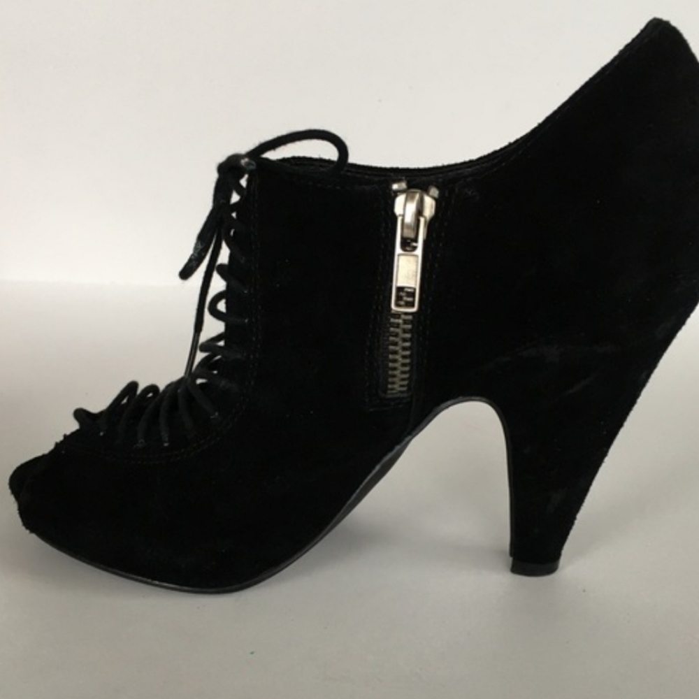 Steve Madden Tribbe Booties